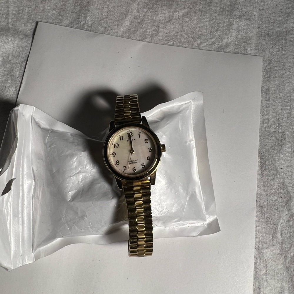 Vintage Timex Easy Reader Women’s Watch Indiglo Gold Tone SS Expansion Band